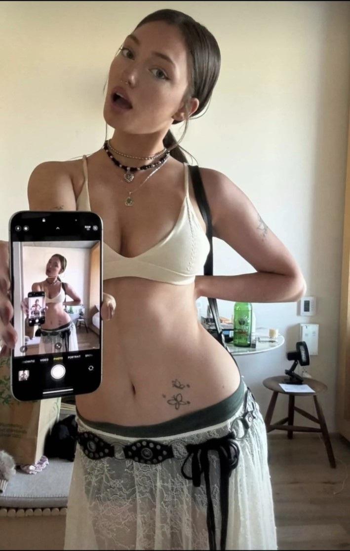 Elaine gallery photo